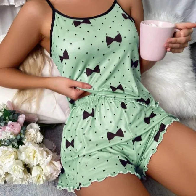 Conjunto de ropa de estar por casa con top de tirantes de seda lechosa