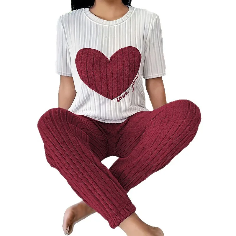 Pyjamas med hjärtmönster