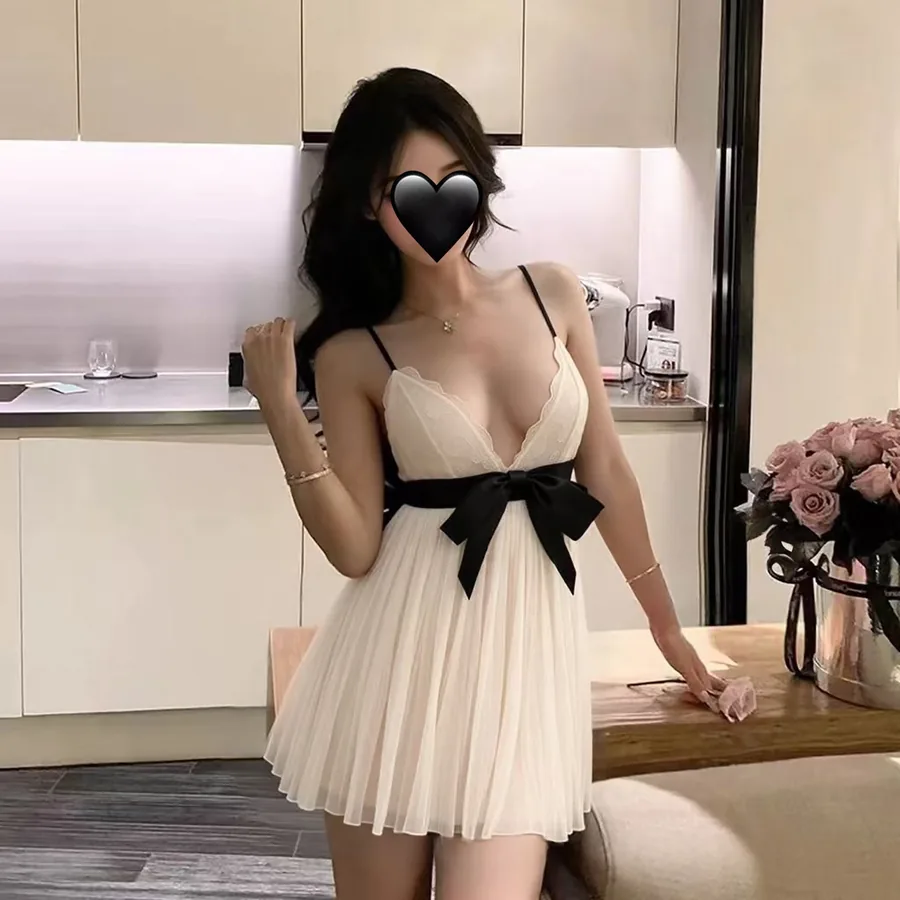 Spitzen-Träger-Slip-Kleid mit Falten