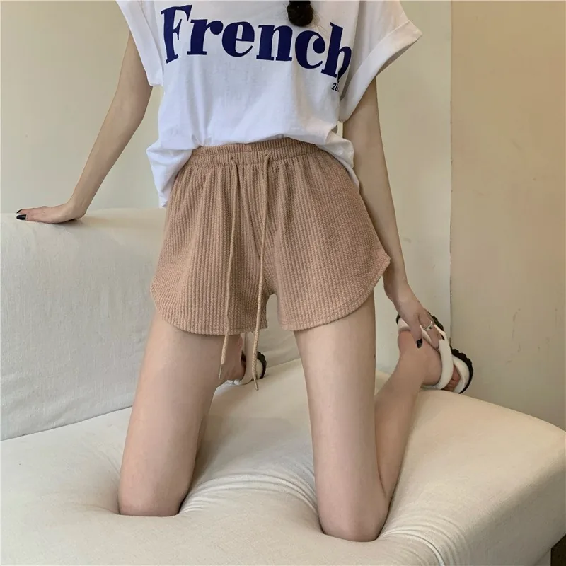 Pantaloncini a gamba larga a vita alta dal taglio morbido