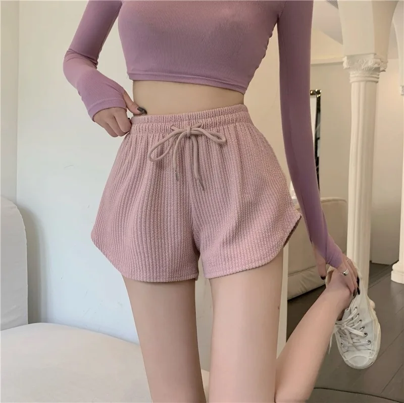 Pantaloncini a gamba larga a vita alta dal taglio morbido