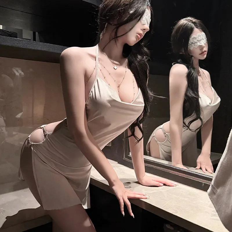 Robe nuisette dos nu à bretelles tour de cou