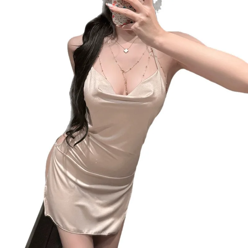 Robe nuisette dos nu à bretelles tour de cou
