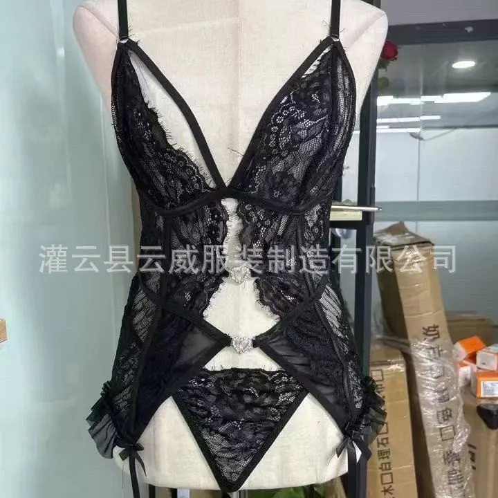 Genomskinligt lingerie-set med snörning och benband