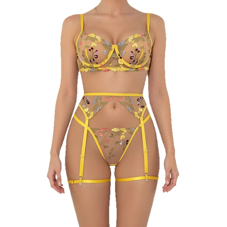 Conjunto de cuatro piezas con liguero de encaje floral