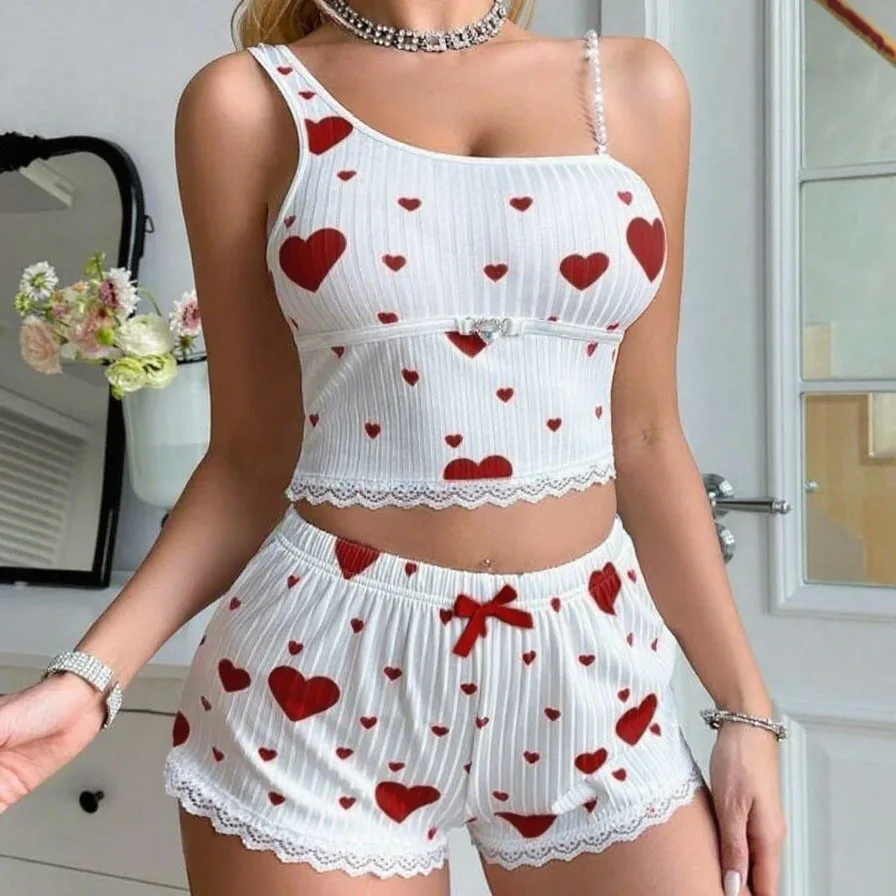 Pijama de top de tirantes y shorts acanalado con estampado de corazones