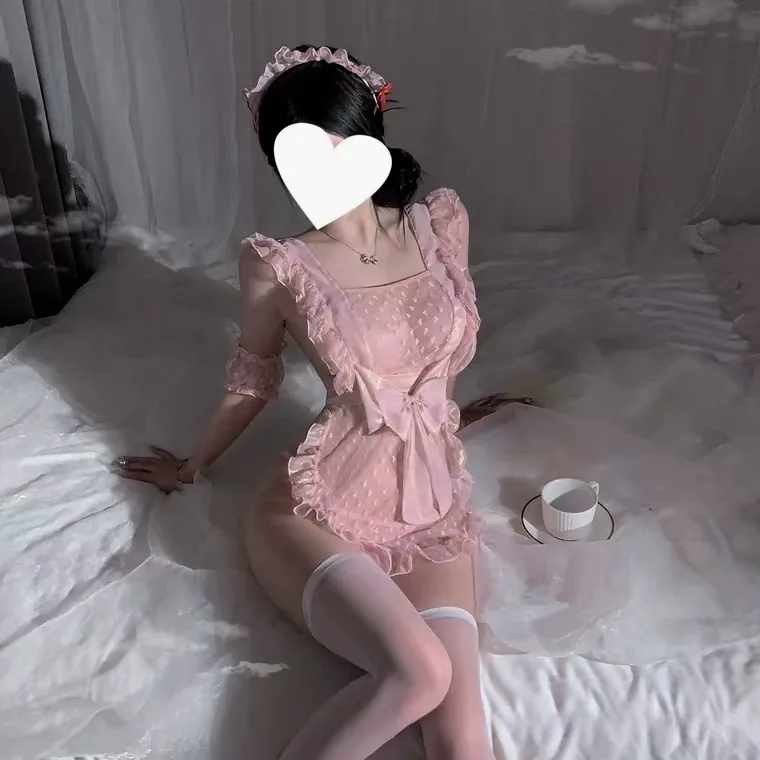 Nuisette en résille transparente style soubrette rose