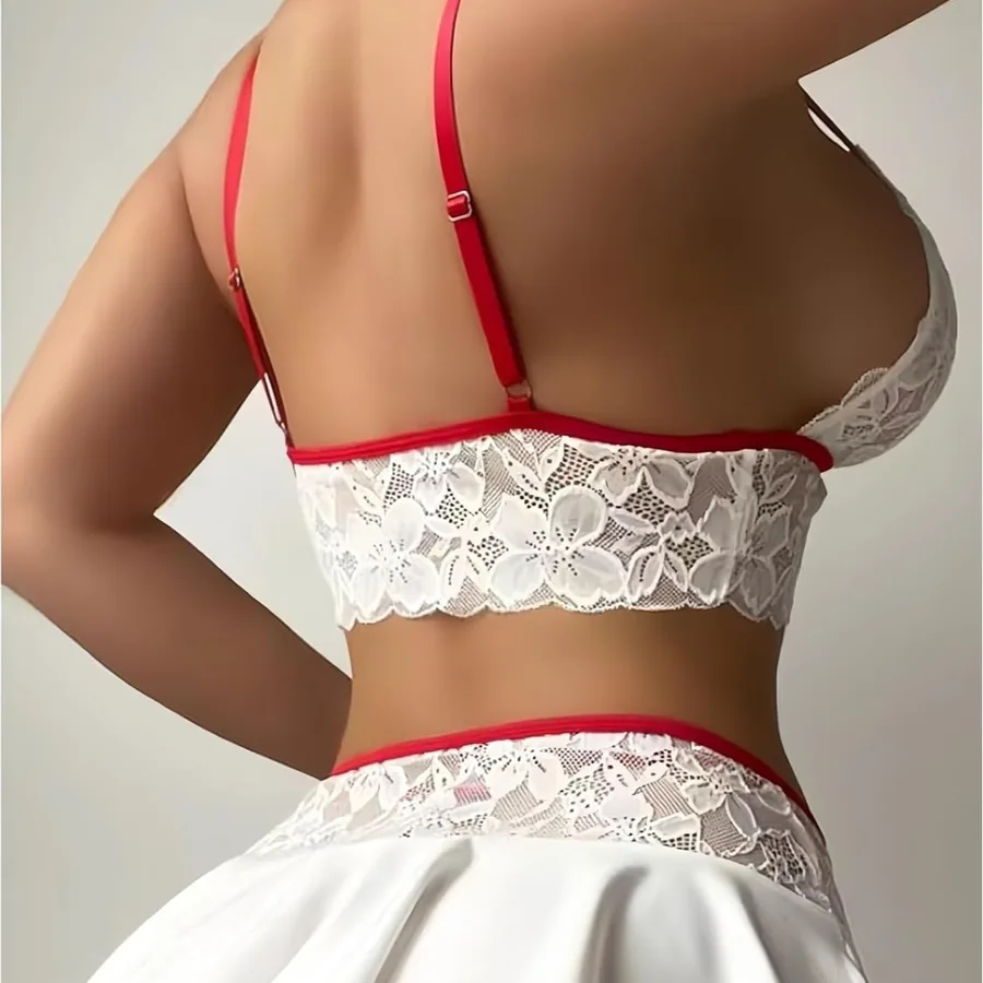 Conjunto de ropa de estar por casa con camisola y minifalda