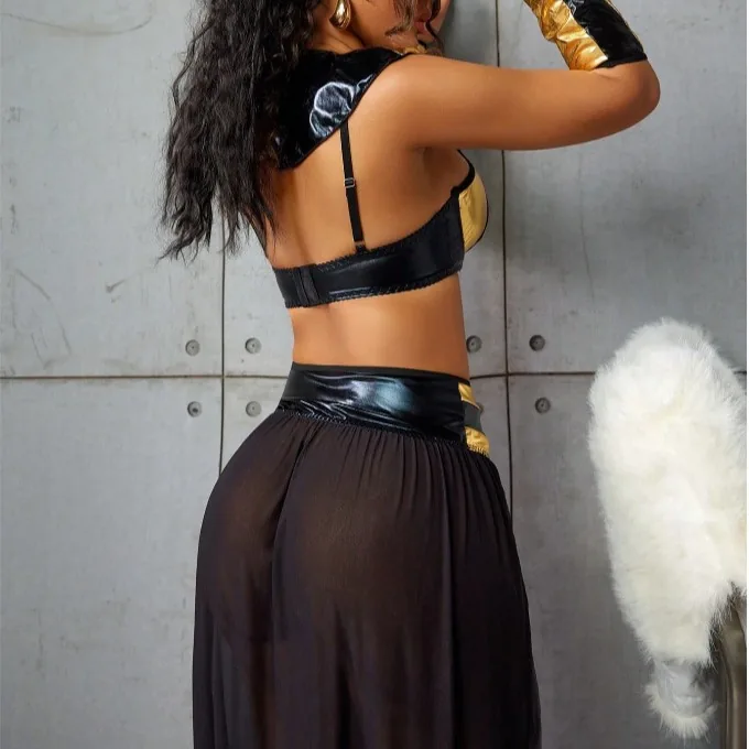 Langes Kleid-Set mit transparenten Cut-outs und Seitenschlitz