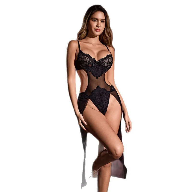Body robe longue en dentelle et résille avec découpes
