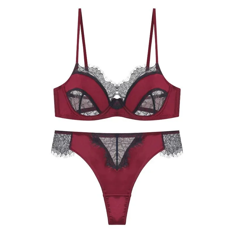 Conjunto de sutiã push-up e calcinha em renda