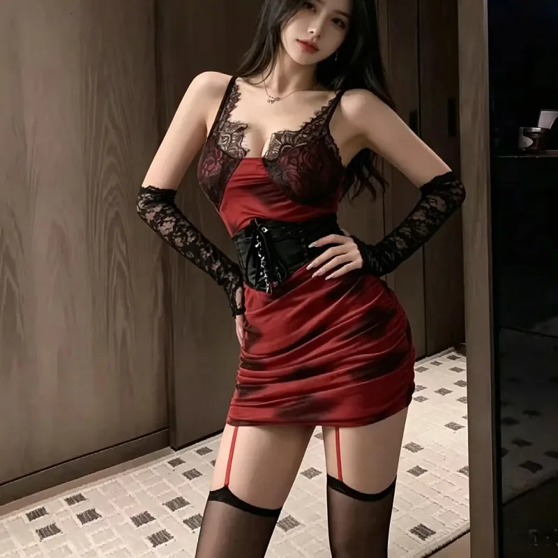 Ensemble corset sous-poitrine en dentelle et mini-jupe