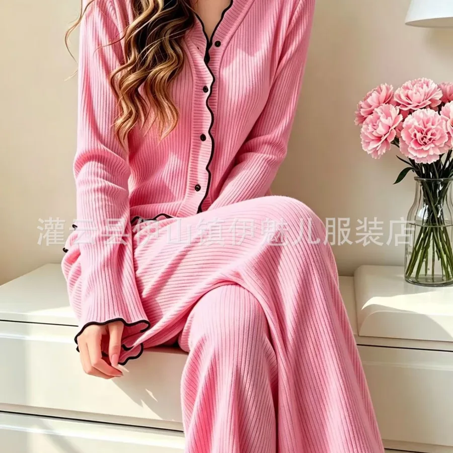 Conjunto de pijama de manga longa com abertura frontal