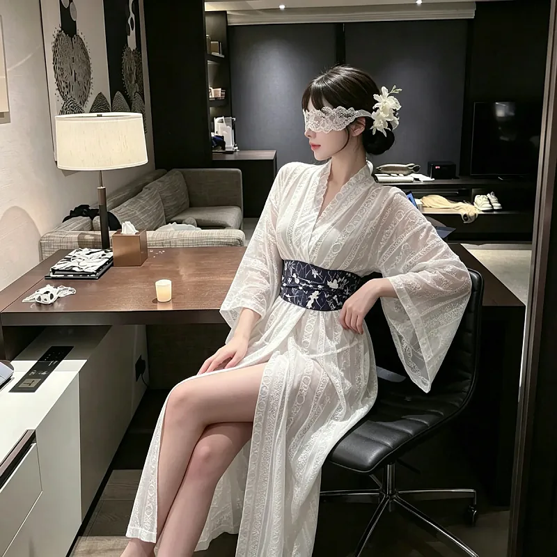 Bata kimono de encaje blanca