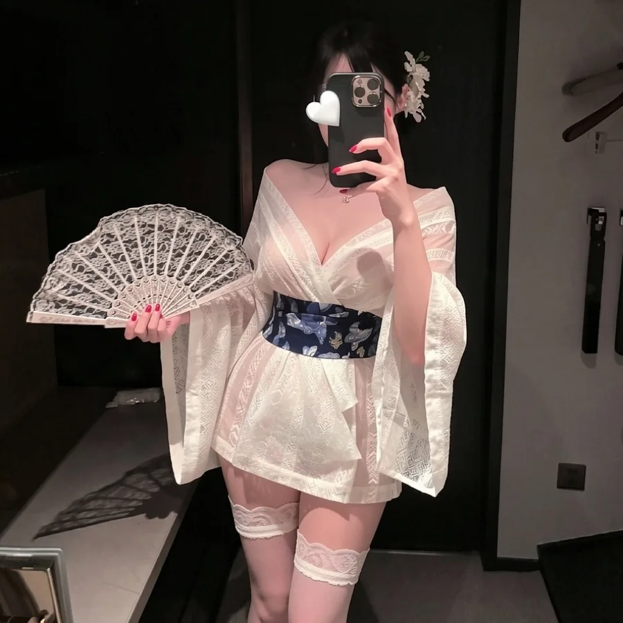 Bata kimono de encaje blanca