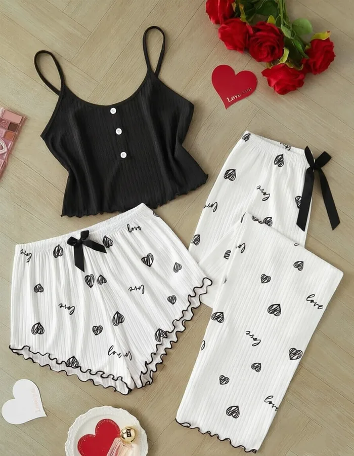 Ensemble pyjama trois pièces caraco imprimé cœurs