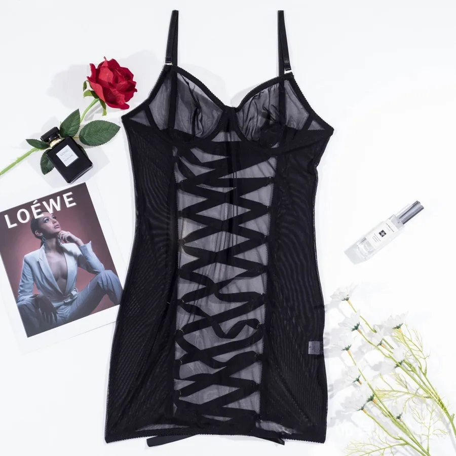 Body con ferretti in mesh trasparente con schiena scoperta