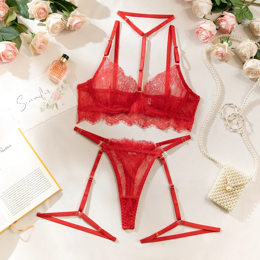 Vierteiliges Spitzen-Set mit Cutouts und Beinringen