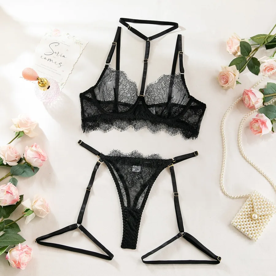 Vierteiliges Spitzen-Set mit Cutouts und Beinringen