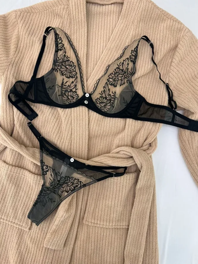 Black / nude