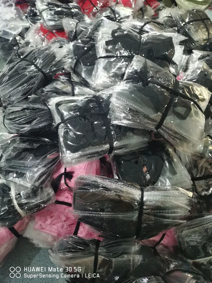 Tangas de encaje con lazo