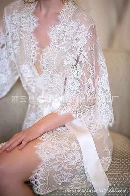 Ensemble peignoir et nuisette avec bordure en dentelle