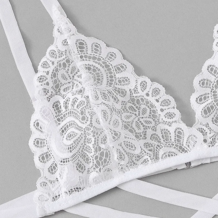 Bordeauxrode kanten bralette en stringset met bandjes