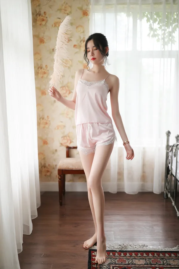 Conjunto de pijama de camiseta de tirantes y pantalón corto de satén