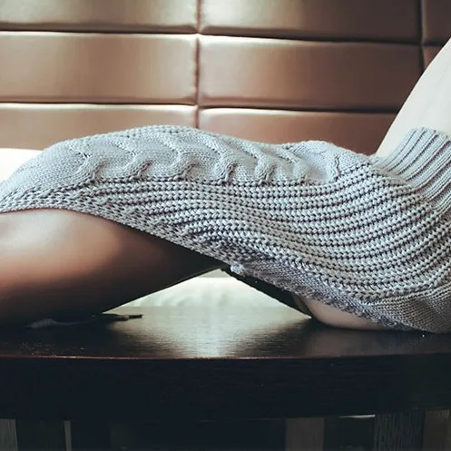Dzianinowy sweter z odkrytymi plecami