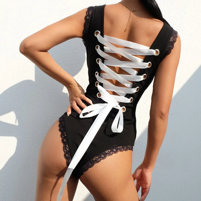Halterneck-Spitzen-Bodysuit mit Rückenbändern