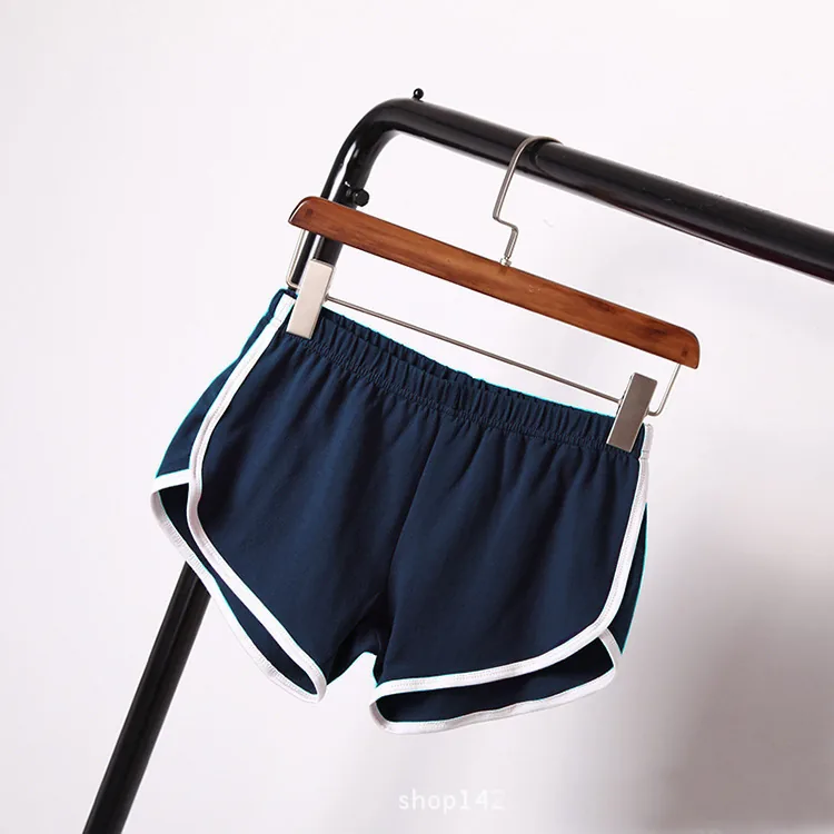 Yoga-Shorts in Bonbonfarbe