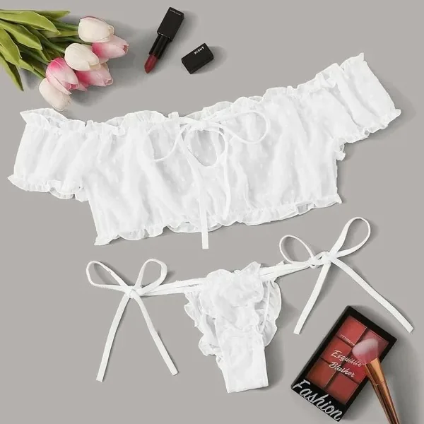 Conjunto de Top Ombro a Ombro e Shorts