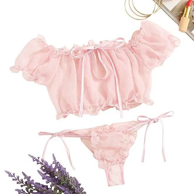 Conjunto de Top Ombro a Ombro e Shorts