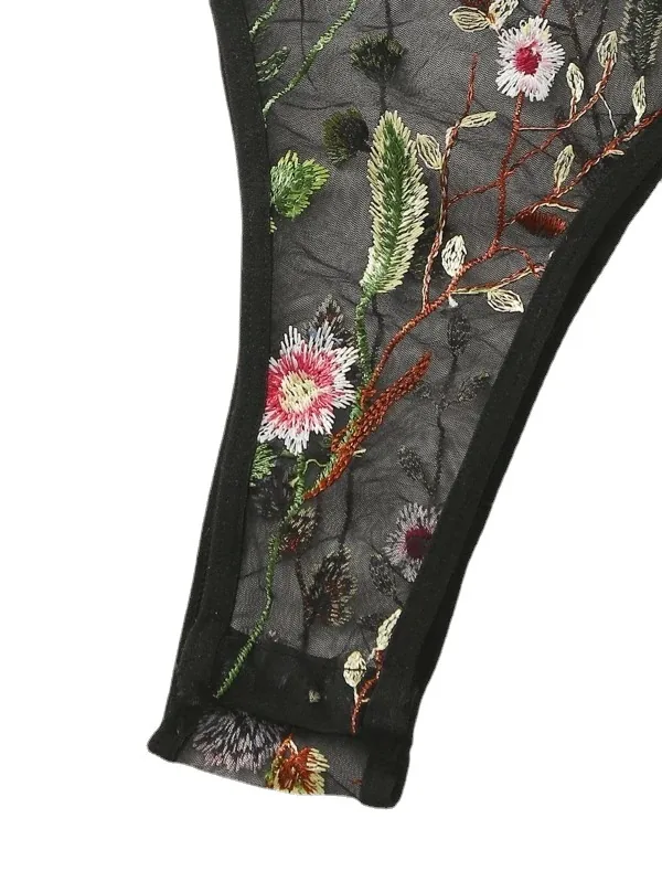 Dreiteiliges Bodysuit-Set aus transparentem Mesh mit Cutouts