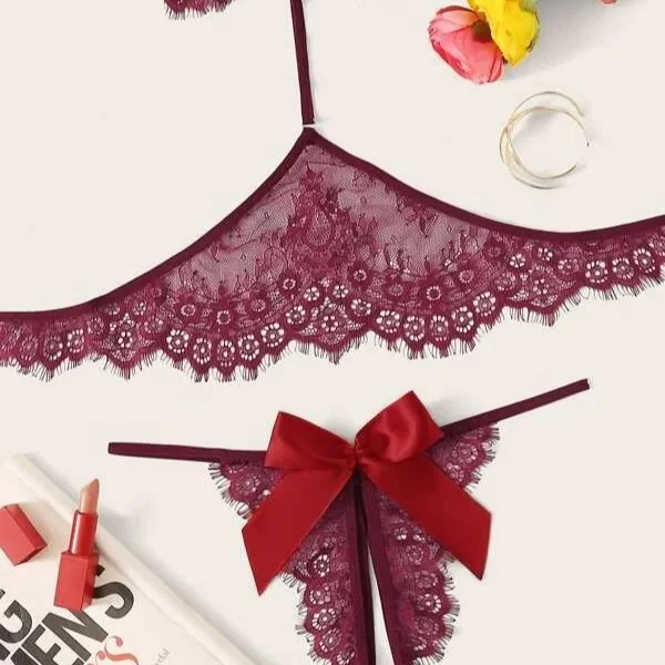 Conjunto de Lingerie de Renda com Três Peças
