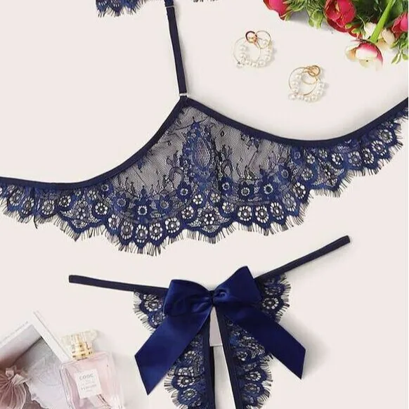 Conjunto de Lingerie de Renda com Três Peças