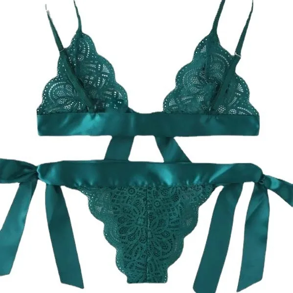 Conjunto de lingerie com laço e recortes