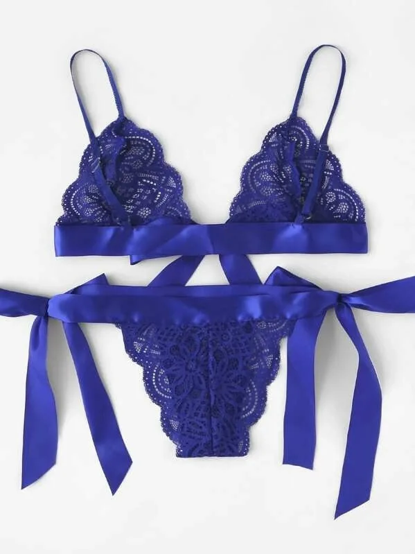 Conjunto de lingerie com laço e recortes