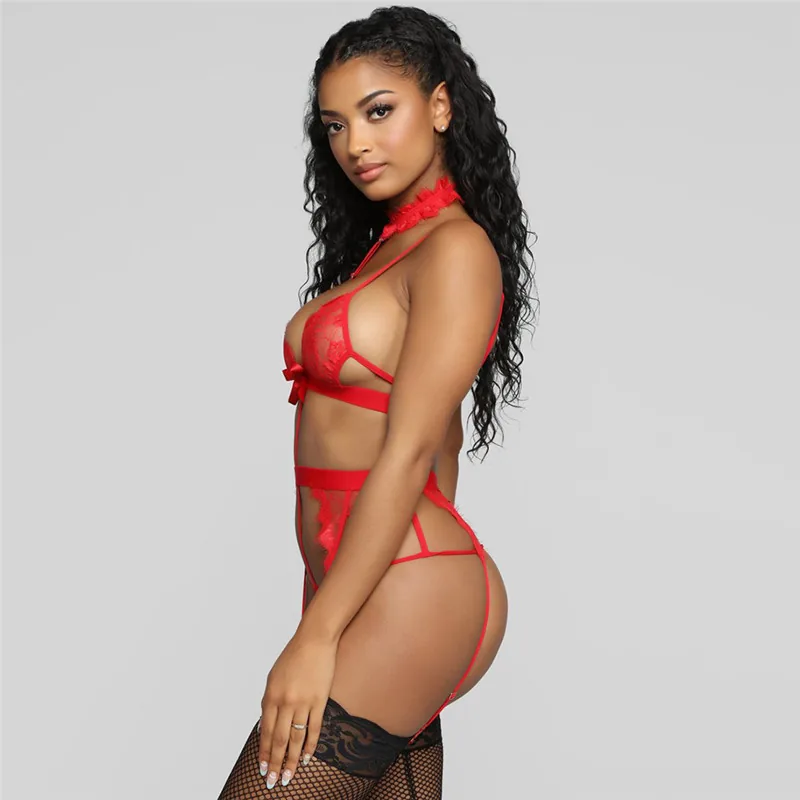 Conjunto de lencería de tres piezas con body halter