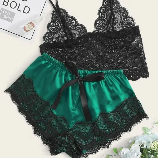 Conjunto de camiseta de tirantes y shorts de encaje con aberturas