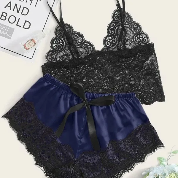 Conjunto de camiseta de tirantes y shorts de encaje con aberturas