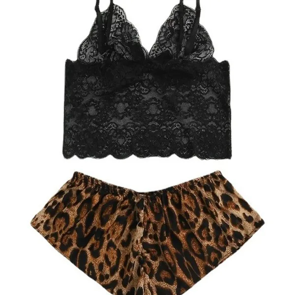 Conjunto de lencería de top de tirantes con aberturas de encaje y shorts de leopardo