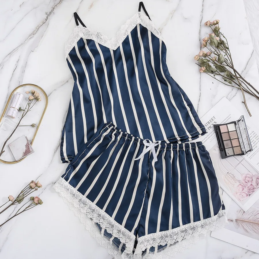 Ensemble de lingerie caraco et short à rayures