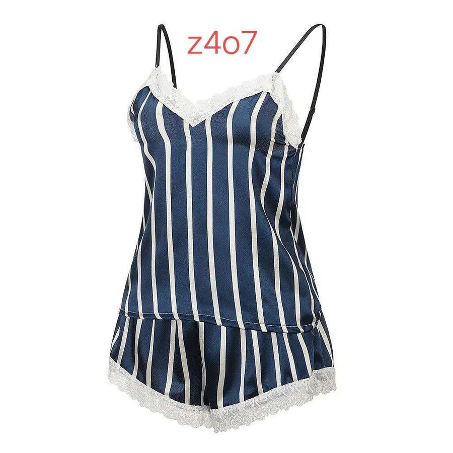 Ensemble de lingerie caraco et short à rayures
