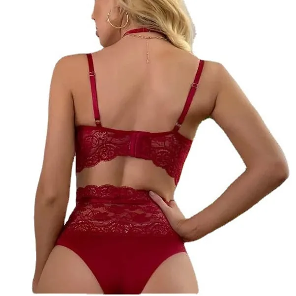 Conjunto de tres piezas halter de encaje transparente