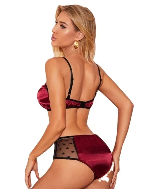Conjunto de lingerie de três peças em renda elástica