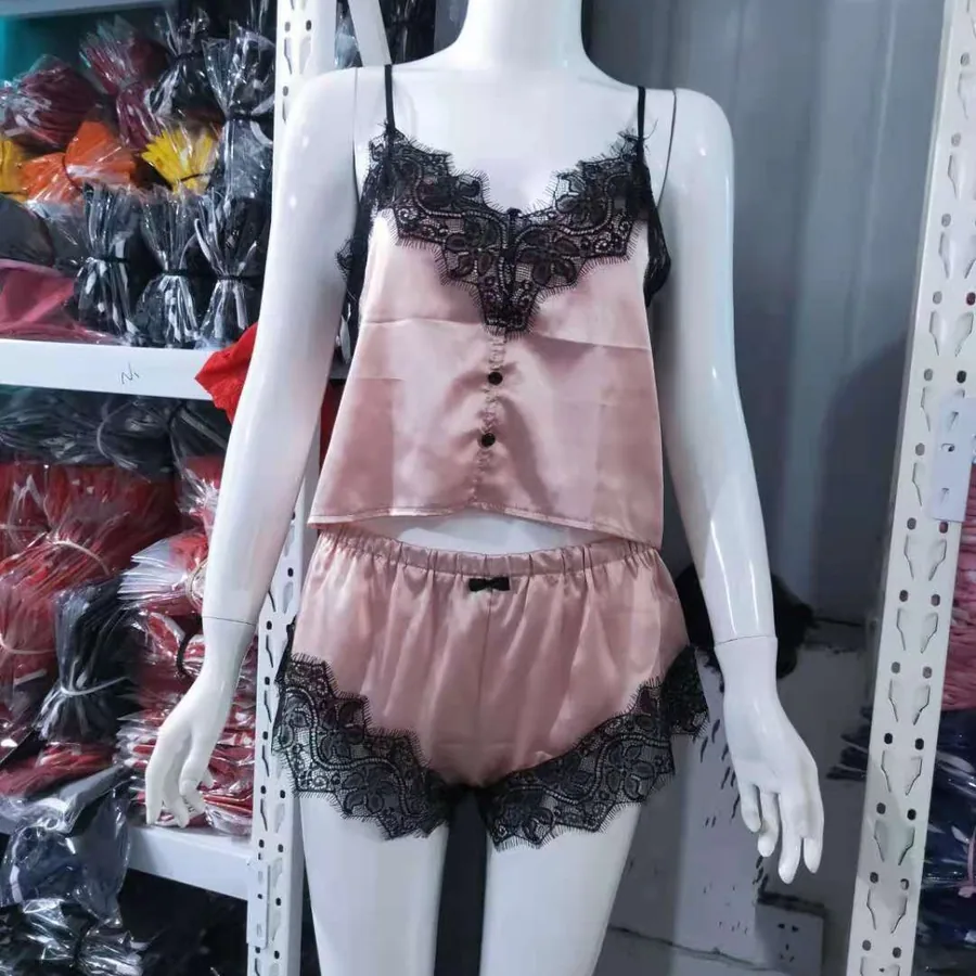 Conjunto de Sutiã e Shorts de Renda