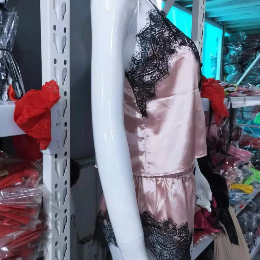 Conjunto de Sutiã e Shorts de Renda