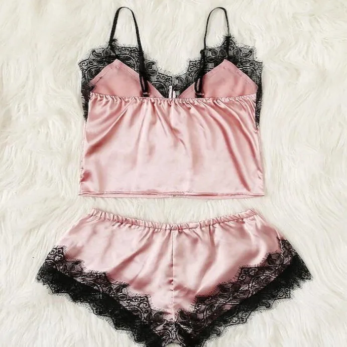 Conjunto de Sutiã e Shorts de Renda