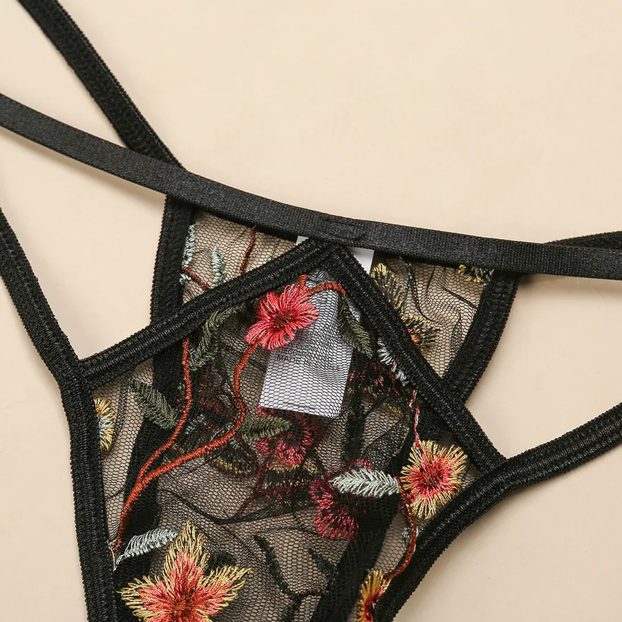 Dreiteiliges Push-up-Dessous-Set mit Stickerei